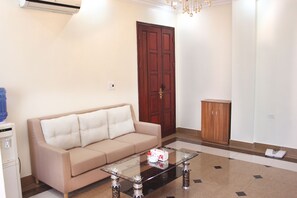 Studio | In-room safe, desk, blackout drapes, soundproofing - Cpn Apartment & Hotel (Hai Phong)