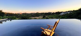 25x42 heated pool, pets, ADA, EV car charger, 4 ensuite, private beach