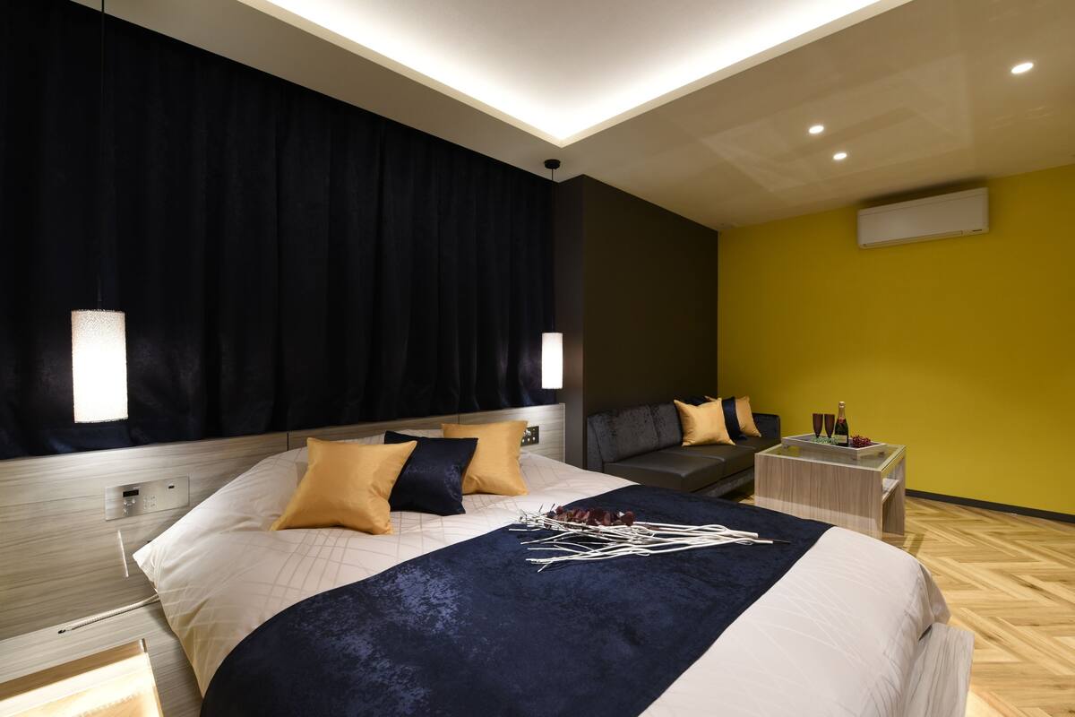 Superior Double Room, Smoking | Desk, free WiFi, individually furnished, bed sheets