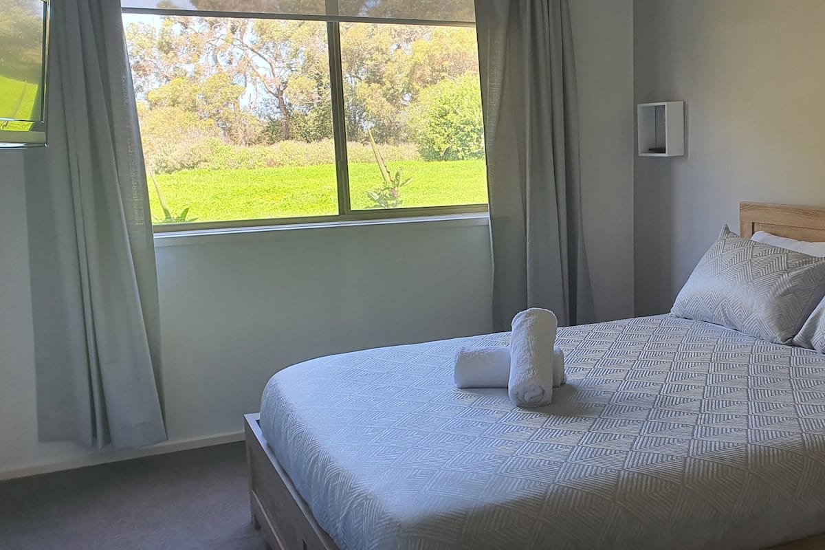 Family Double or Twin Room, 2 Bedrooms, Garden View (The Heath) | 手提電腦工作空間、熨斗/熨衫板、免費 Wi-Fi、床單