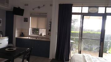 Superior-Studio, 1 Queen-Bett, Whirlpool, eingeschränkter Meerblick (The Kiah)