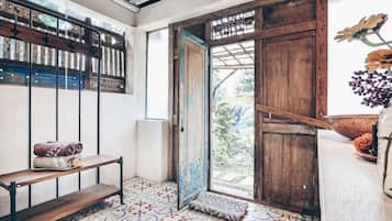 Towels, soap, shampoo, toilet paper