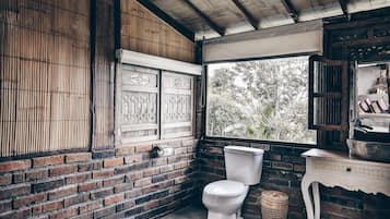Cabin, Multiple Beds, Garden View, Mountainside (Lodge) | Bathroom | Towels, soap, shampoo, toilet paper