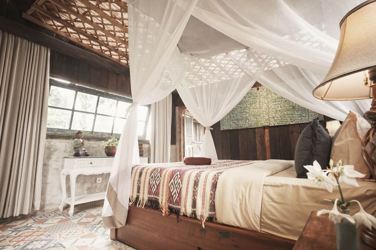 A room with a bed, a desk, and a window.