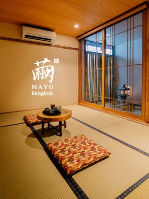 Tsumugi Deluxe Room  | Minibar, una cassaforte in camera, tende oscuranti, insonorizzazione