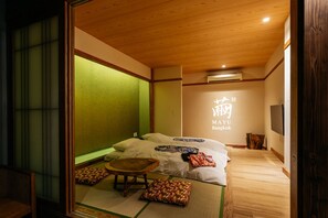 Omeshi Honeymoon Suite Couple Onsen in room  | Living area - MAYU Bangkok Japanese Style Hotel (Bangkok)