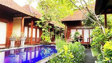 Outdoor pool, open 7:00 AM to 10:00 PM, pool umbrellas, pool loungers