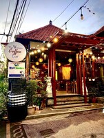 Breakfast, lunch, dinner served; local and international cuisine