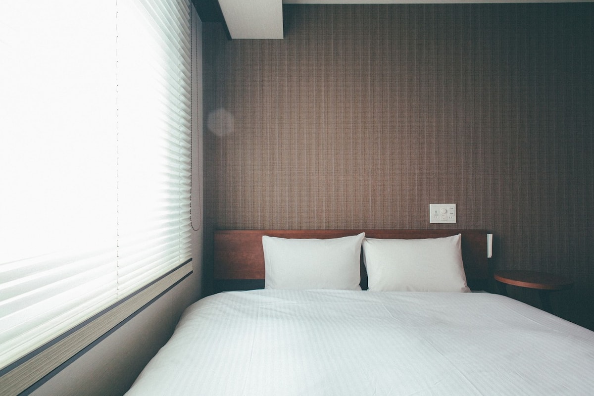 [Single Use] Run of the House | In-room safe, desk, blackout curtains, iron/ironing board (on request)