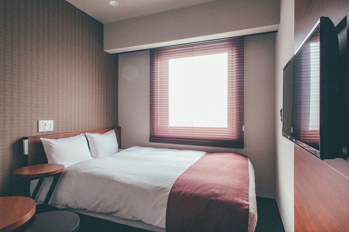 In-room safe, desk, blackout curtains, iron/ironing board (on request)
