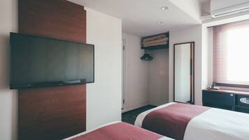 Két bảo mật tại phòng, bàn, màn/rèm cản sáng, bàn ủi/dụng cụ ủi quần áo