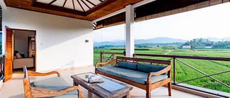 Villa, 1 King Bed | Room amenity