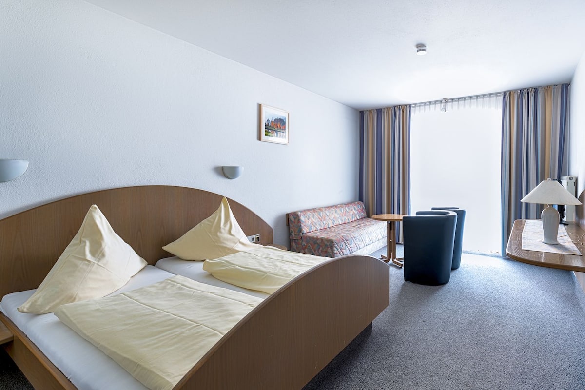 Standard Triple Room | Desk, blackout drapes, cribs/infant beds, free WiFi