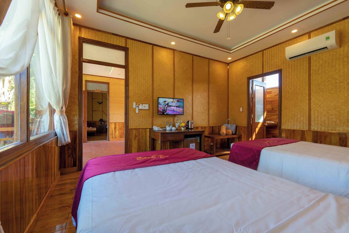 Minibar, in-room safe, laptop workspace, soundproofing