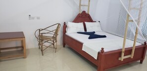 Desk, iron/ironing board, free WiFi, bed sheets - Kilimanjaro Lodge (Nungwi)