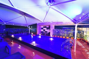 Rooftop pool - Hotel Excellency (Bhubaneshwar)