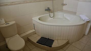 Deep-soaking bathtub, rainfall showerhead, towels