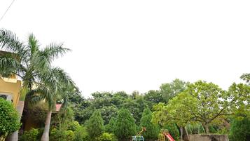 Children’s play area – outdoor