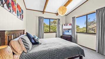 3 bedrooms, iron/ironing board, free WiFi