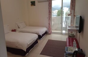 Standard Twin Room | 1 bedroom, desk, blackout curtains, soundproofing - Dong Pan B&B (Shoufeng)