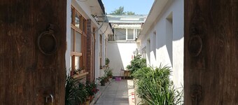 Manhong's Private Courtyard