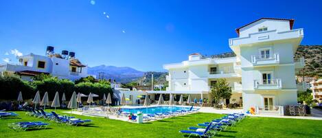 Seasonal outdoor pool, open 9:00 AM to 7:00 PM, pool umbrellas