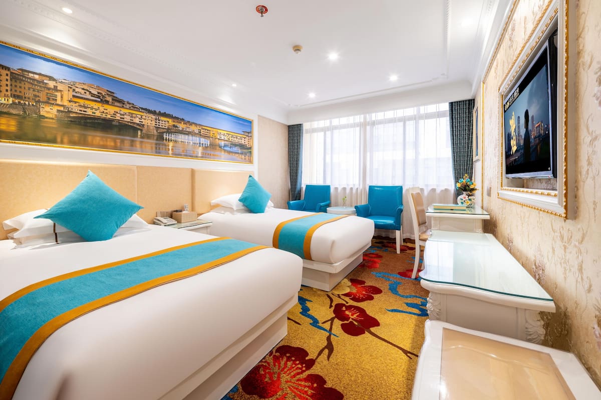 1 bedroom, premium bedding, down duvets, desk