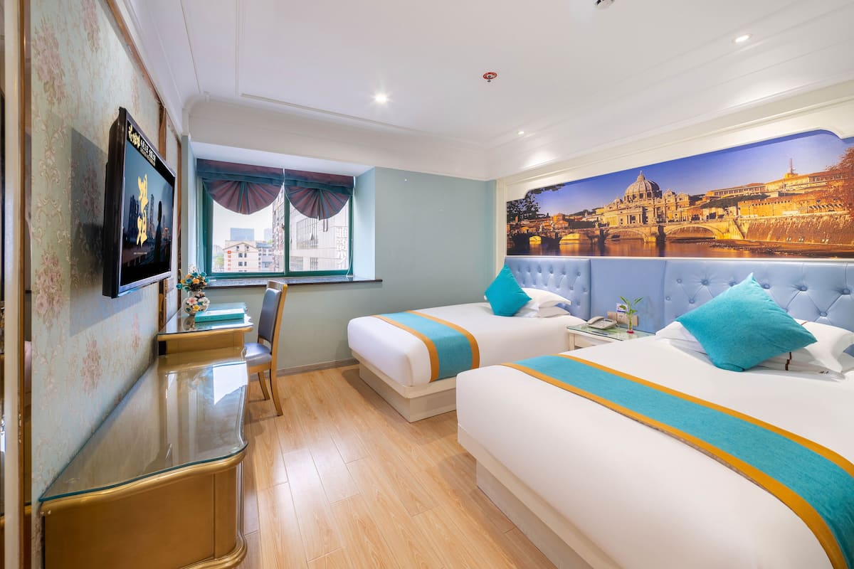 1 bedroom, premium bedding, down duvets, desk