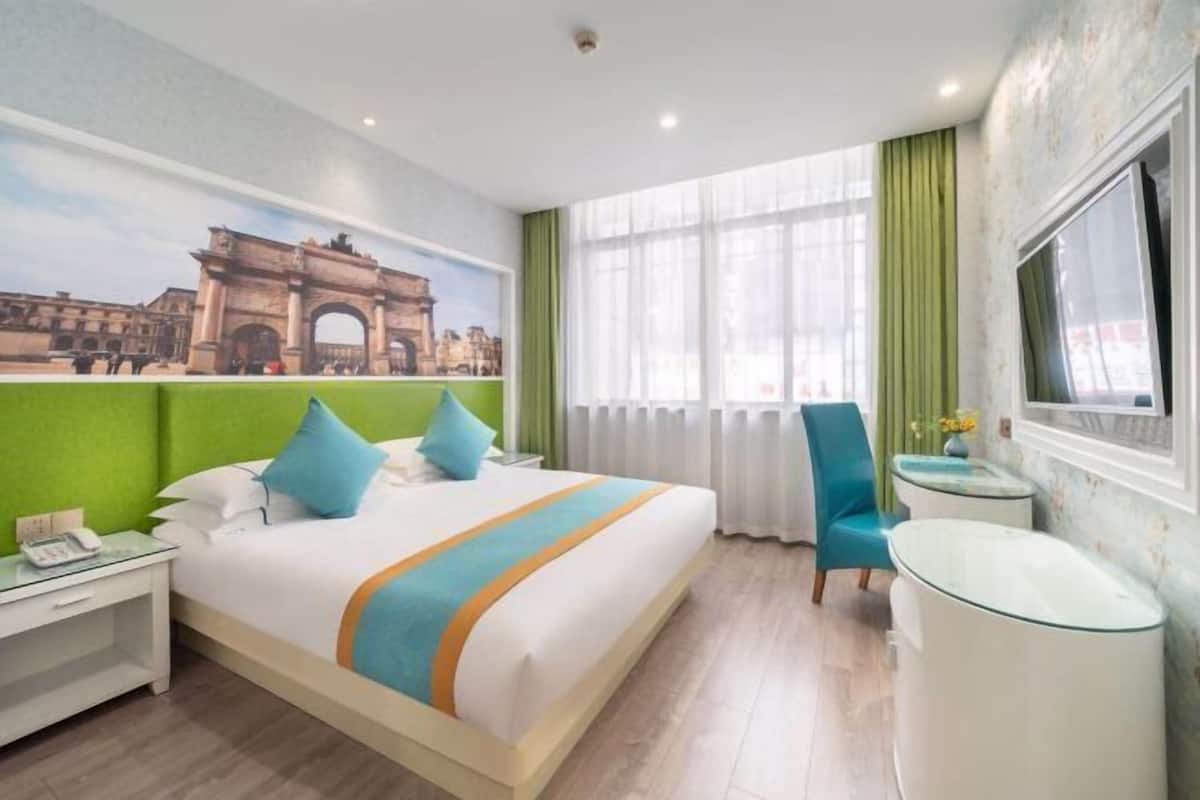 Premium bedding, down duvets, desk, laptop workspace