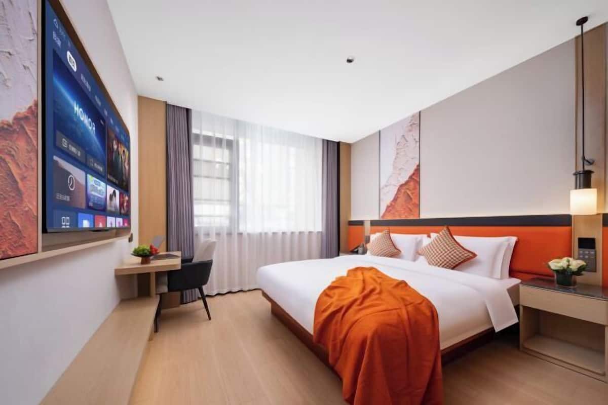 Premium bedding, down duvets, desk, laptop workspace