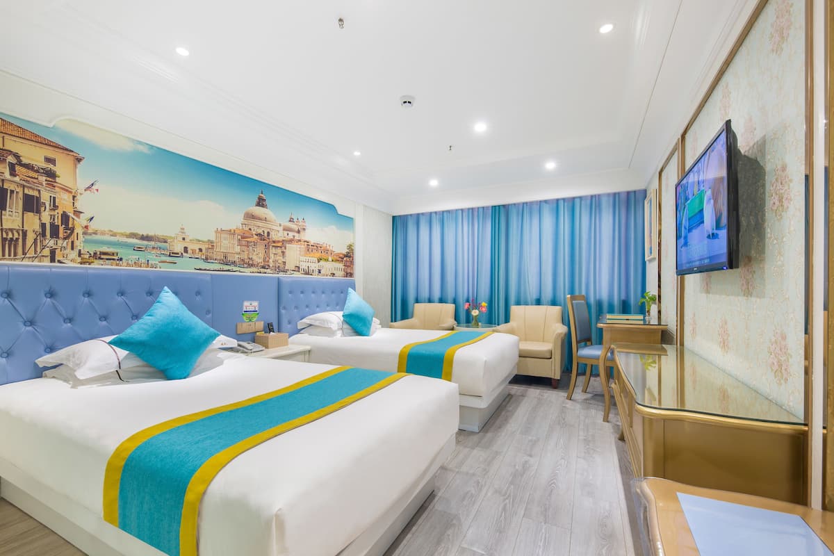 1 bedroom, premium bedding, down duvets, desk