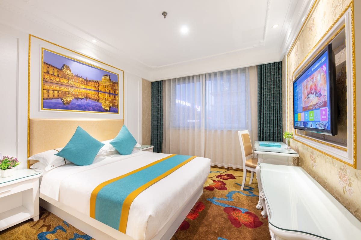 Premium bedding, down duvets, desk, laptop workspace