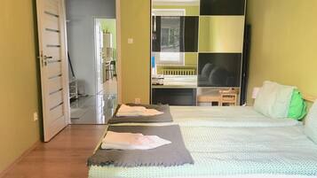 Familienapartment, Mehrere Betten, Nichtraucher | 2 Schlafzimmer, individuell dekoriert, individuell eingerichtet