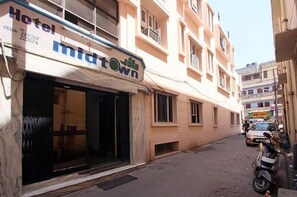 Property entrance - Hotel Midtown (Haridwar)