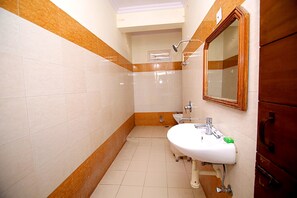 Bathroom - Hotel Midtown (Haridwar)