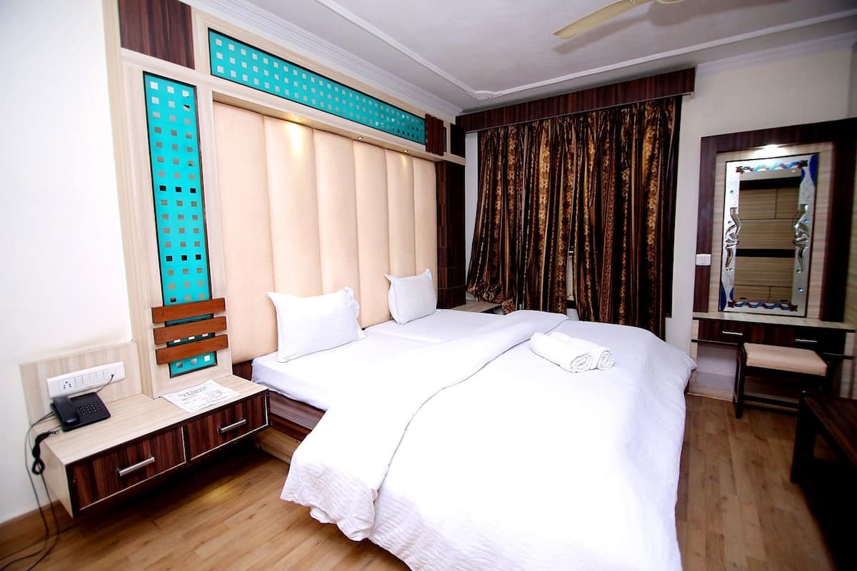 Executive Room | 1 bedroom, desk, blackout drapes, WiFi (free)