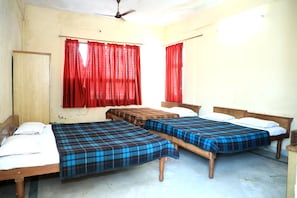 1 bedroom, premium bedding, desk, free WiFi