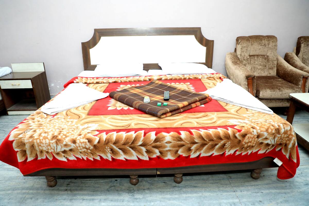 1 bedroom, premium bedding, desk, free WiFi
