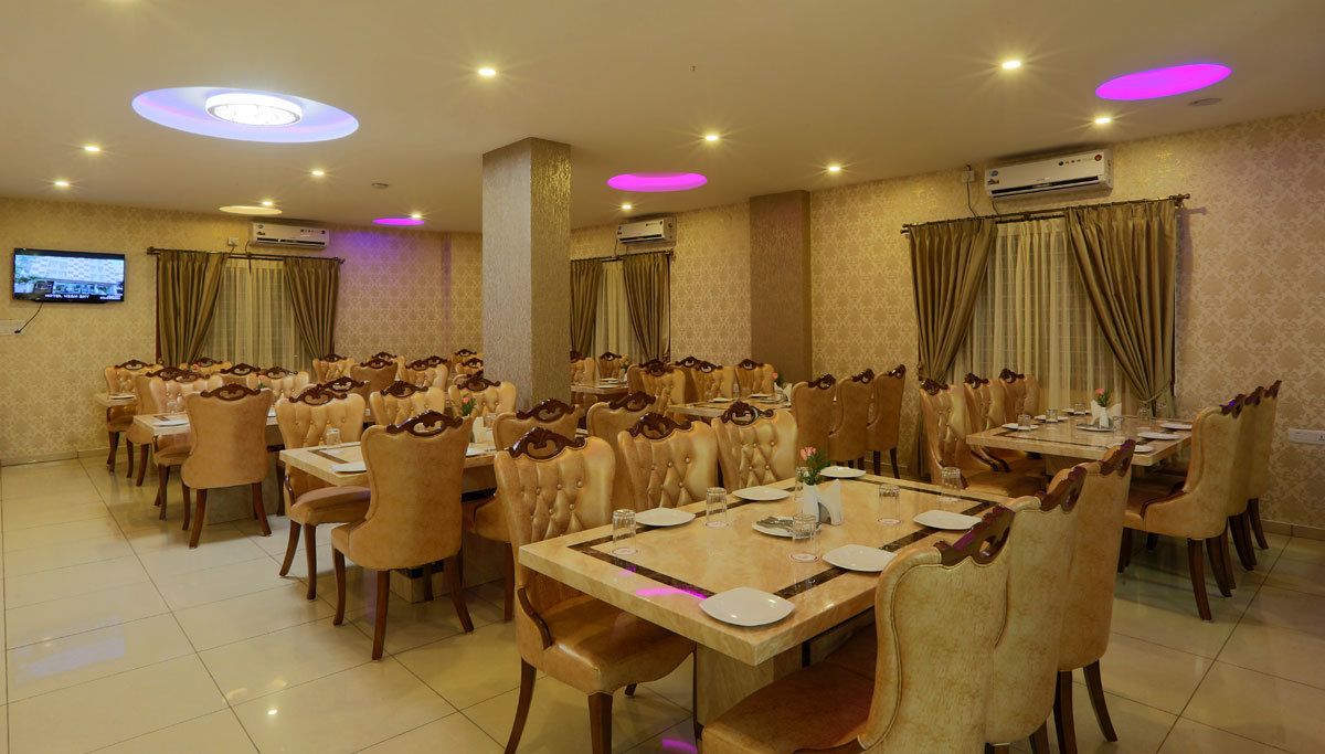 Café da manhã completo todos os dias (INR 500 por pessoa) 