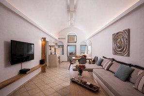 2 bedrooms, in-room safe, soundproofing, iron/ironing board - Mardanza House (Santorini)