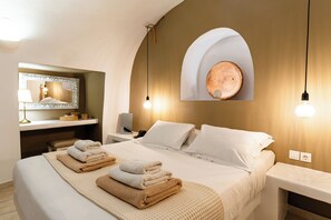 2 bedrooms, in-room safe, soundproofing, iron/ironing board - Mardanza House (Santorini)