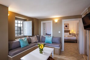 2 bedrooms, in-room safe, soundproofing, iron/ironing board - Mardanza House (Santorini)