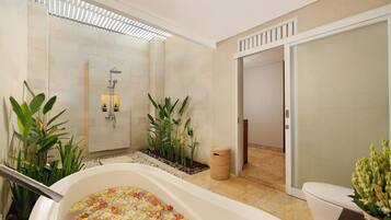 9 Bedroom Pool Villa | Bathroom | Deep-soaking bathtub, free toiletries, hair dryer, slippers