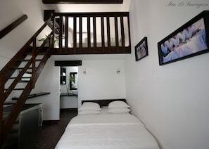 Superior Double Room, Non Smoking | Minibar, individually decorated, individually furnished - Hôtel Mas le Sauvageon (Saintes-Maries-de-la-Mer)