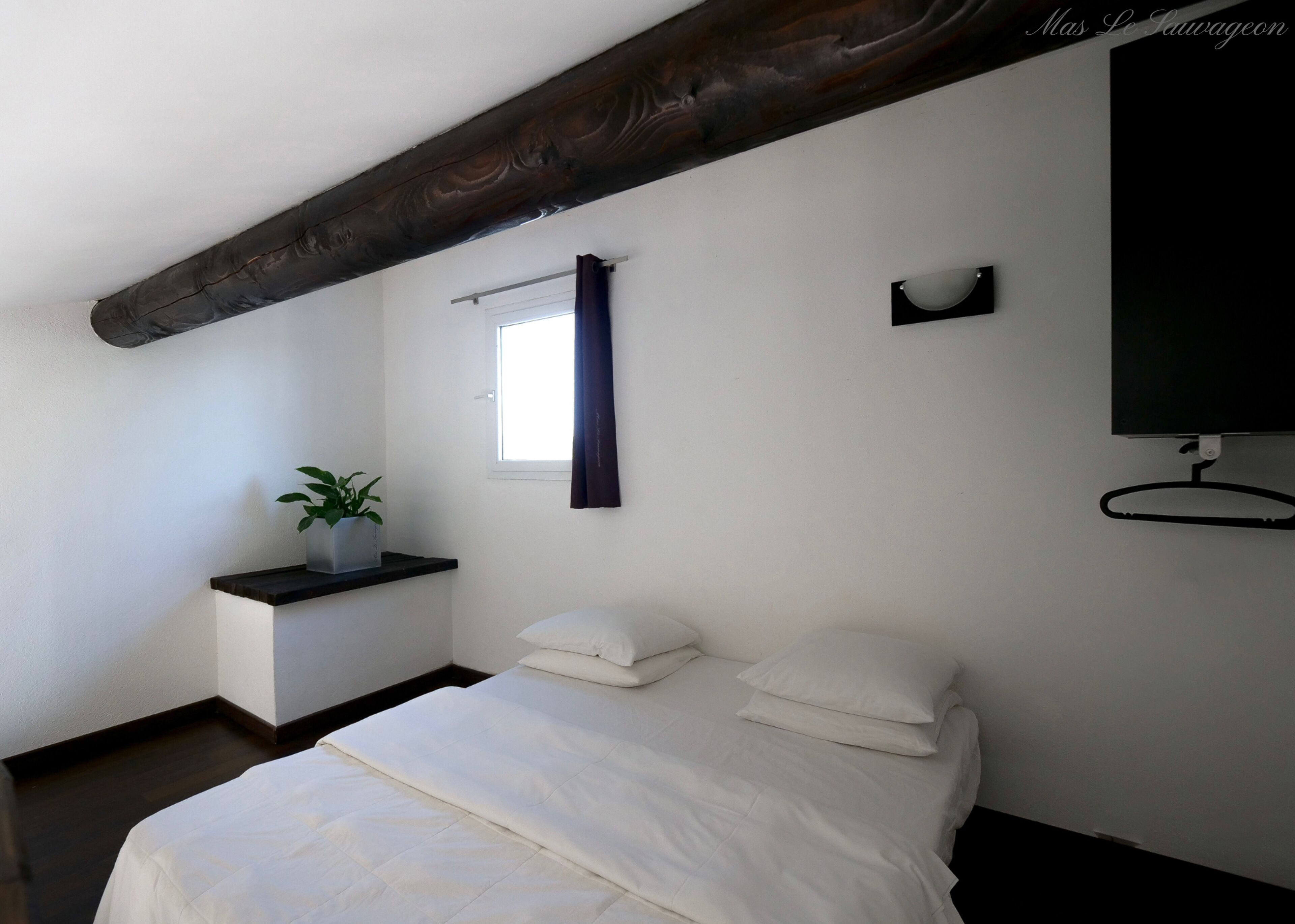 superior quadruple room, non smoking | minibar, individually decorated, individually furnished