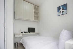 Premium bedding, down duvets, Select Comfort beds - Voxstay Karawang (Karawang)