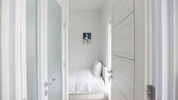 Standard Single Room, 1 Large Single Bed, Private Bathroom, City View | Premium bedding, down duvets, Select Comfort beds