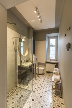 Premium Apartment, 1 King Bed, Non Smoking, City View | Bathroom - Visit Lublin Premium Radziszewskiego (Lublin)