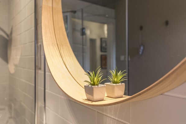 尊荣公寓, 1 张特大床, 无烟房, 城市景观 | 浴室 | 淋浴设施、大花洒淋浴喷头、名牌洗护用品、吹风机