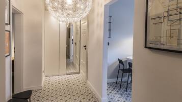 Premium Apartment, 1 King Bed, Non Smoking, City View | Lobby